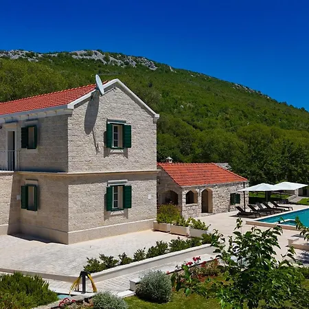 Idol Villa *