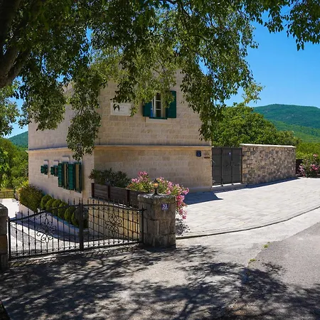 Idol Villa *