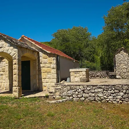 Idol Villa *